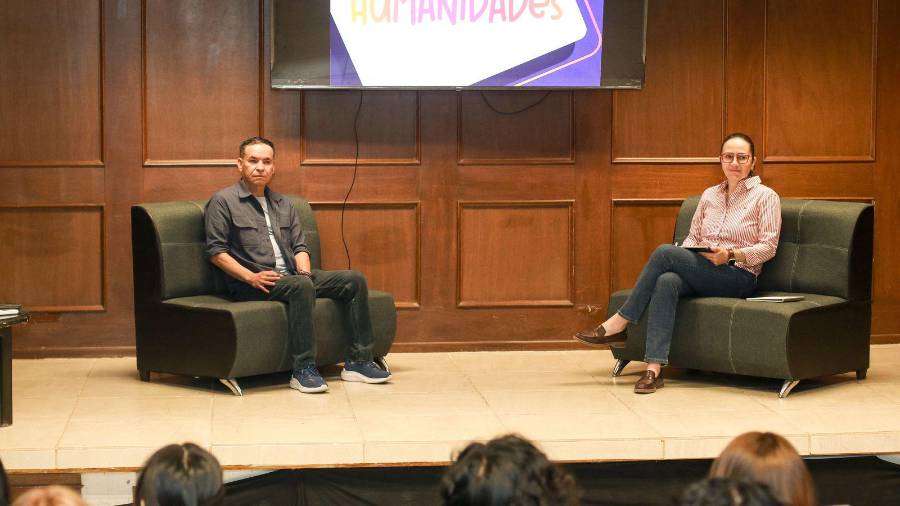 El acercar a los universitarios con la industria privada, permite la generación de vínculos y empleos para los recién egresados.