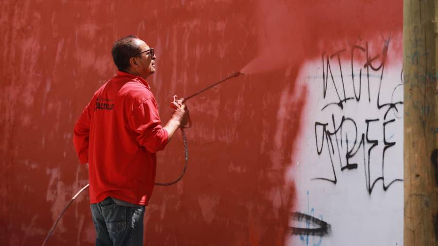 El retiro de pintas busca mejorar la imagen de las fachadas y mantener en mejores condiciones el entorno del fraccionamiento.