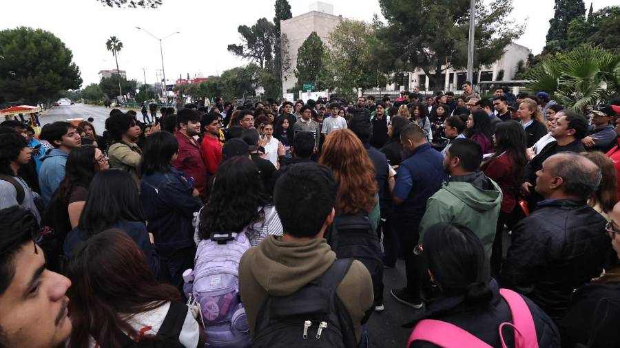 Autoridades estatales y de seguridad acudieron al plantel para atender las inquietudes de las alumnas y plantear una ruta de acción.