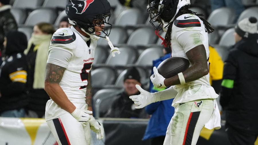 La defensa de Houston controló a Aaron Rodgers y aseguró el triunfo que clasifica al equipo a la ronda divisional.