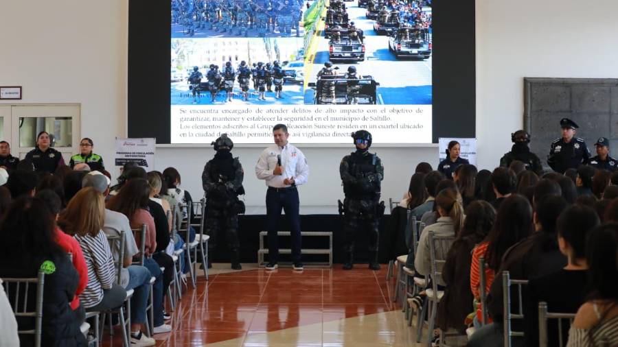 Estudiantes y docentes fueron integrados a grupos de WhatsApp de seguridad para mantener comunicación directa con la Comisaría.