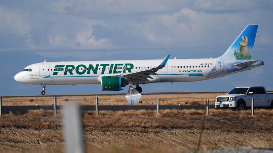 La persona fallecida fue embestida dos minutos después de entrar al aeropuerto.