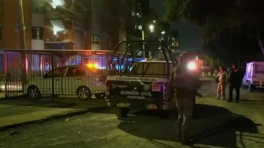 Un niño relató cómo su padre asesinó a su madre y abuela en Cuautitlán. Autoridades buscan al presunto responsable del doble feminicidio.