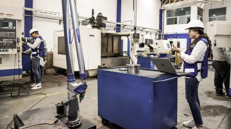 Jóvenes de 20 a 24 años fueron el grupo más afectado por la pérdida de empleos en La Laguna.