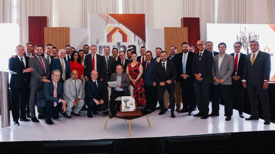 Presidieron el evento el Ing. don Enrique G. Terrazas Torres, fundador de Ruba; el Ing. Luis Enrique Terrazas Seyffert, presidente del Consejo de Administración; y el director general, Ing. Jesús Sandoval Armenta. FOTOS: CORTESÍA