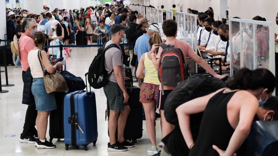 Las acciones del Grupo Aeroportuario del Sureste (Asur) lideraron las bajas en la BMV con -6.1%, a 505.24 pesos.