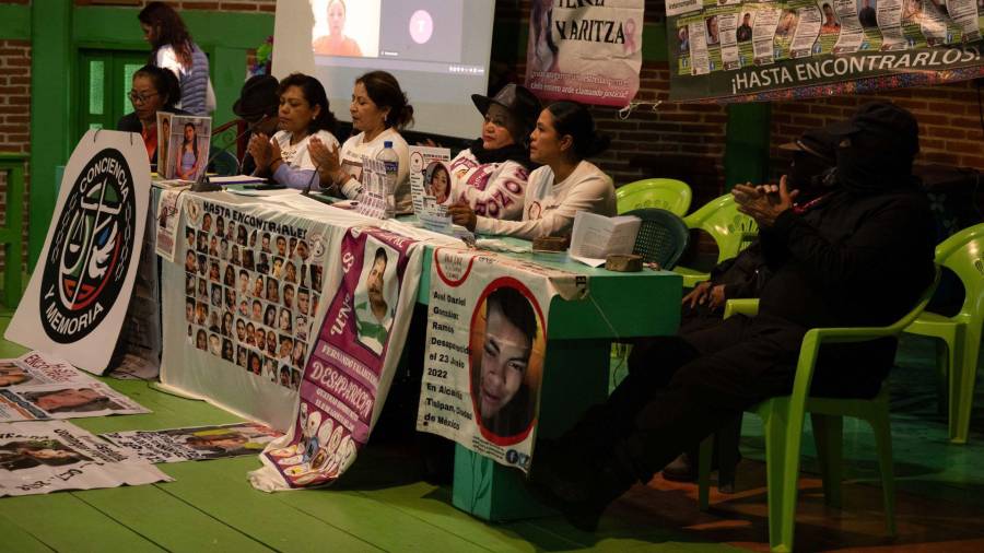 Madres buscadoras provenientes de distintos colectivos del país participaron en un encuentro con integrantes de la Comisión Sexta Zapatista y bases de apoyo del EZLN, en San Cristóbal de las Casas, Chiapas.