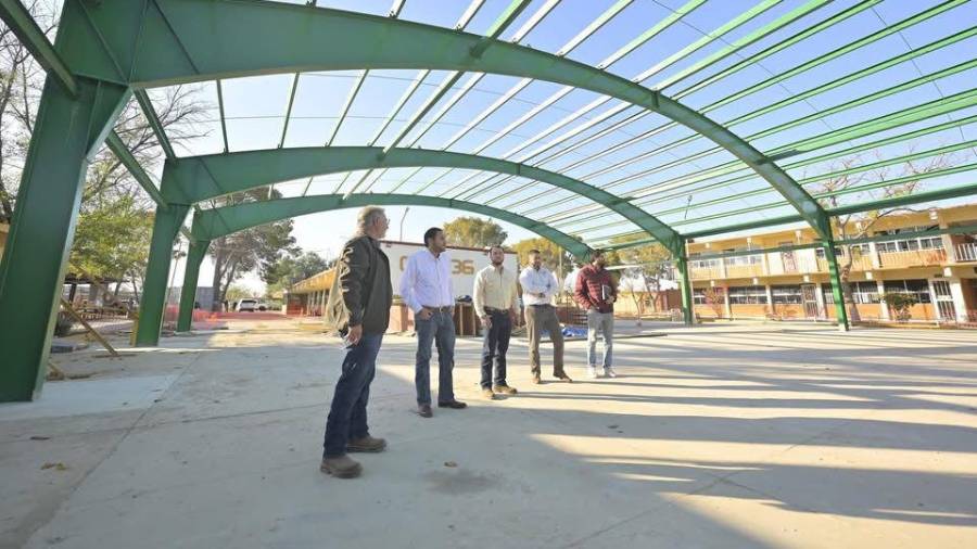 Avanza la construcción del nuevo techo estructural del CBTIS No. 36, obra ejecutada por el ICIFED como parte del programa Mejora Coahuila.