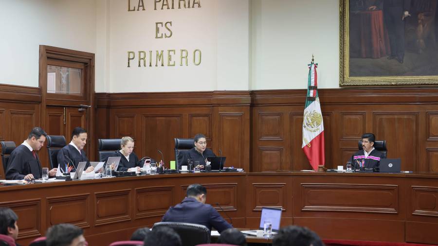 Batres especuló, durante la sesión, que dicha animadversión podría derivar de un oficio que envió ayer por la noche al OAJ.