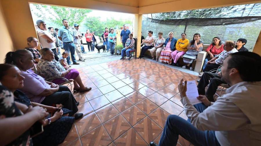 Vecinos de distintos sectores han participado en reuniones con autoridades municipales para exponer necesidades de sus colonias.