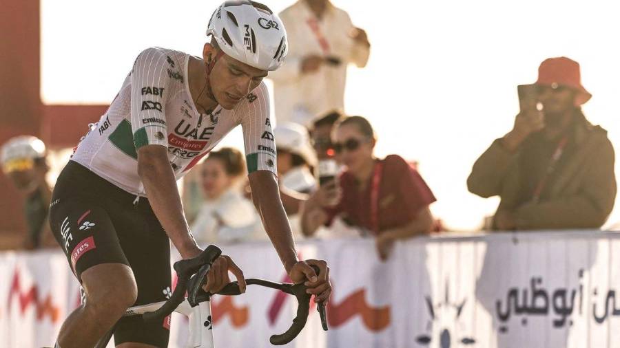 Isaac del Toro conserva el segundo lugar del UAE Tour 2026 después de la quinta etapa y sigue en la pelea por el título en los Emiratos Árabes Unidos.