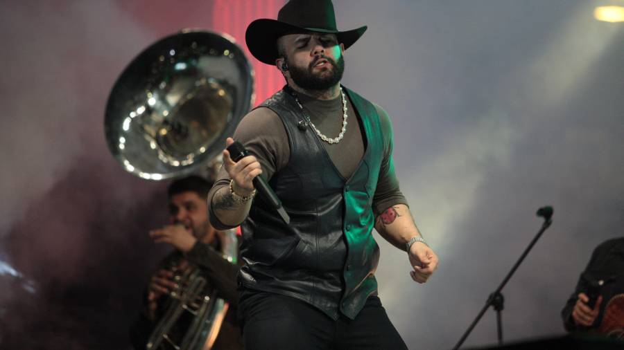 Misión. Carin León se presentará ante miles de fans en Saltillo como parte de su gira internacional.