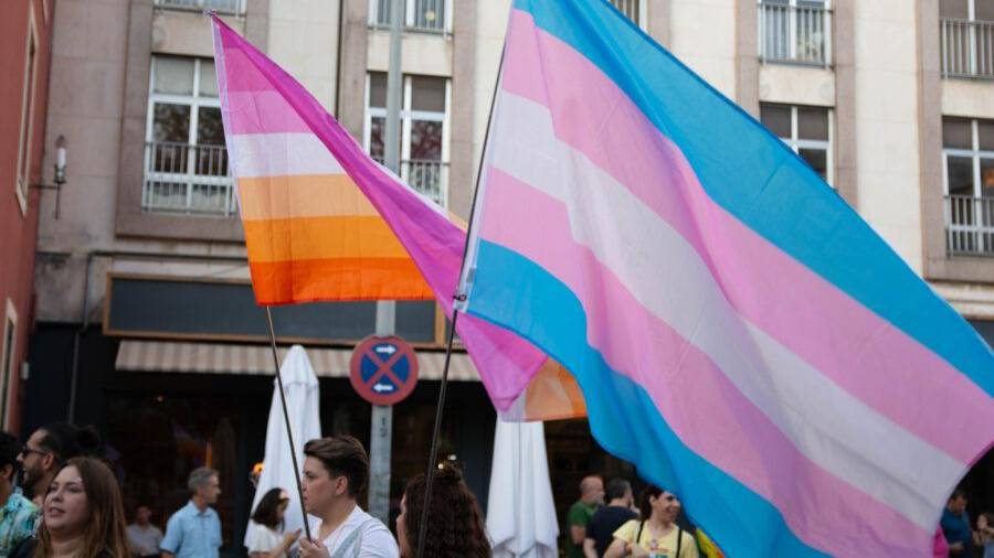 Estas acciones se inscriben en el recrudecimiento de la retórica y las políticas contra las personas transgénero impulsadas por el mandatario republicano a su vuelta al poder en enero pasado. FOTO: