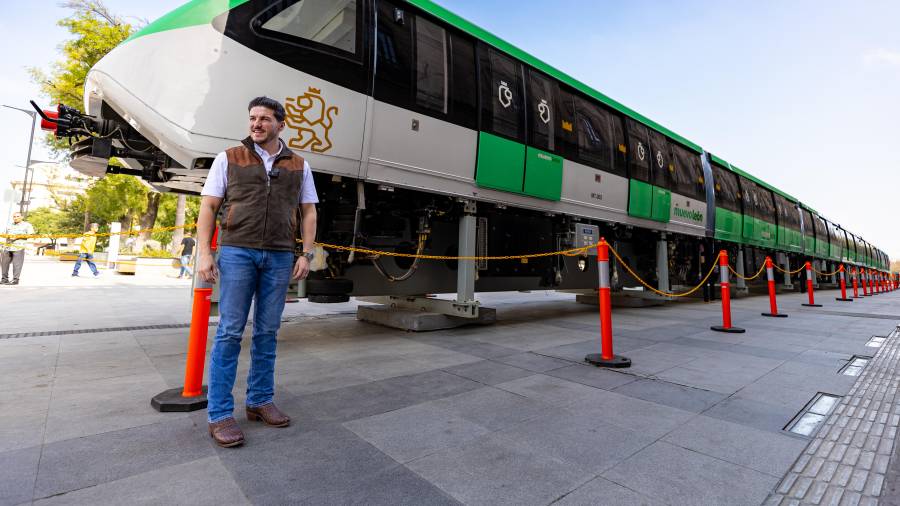 El gobernador Samuel García mostró en la Explanada LABNL uno de los trenes del futuro monorriel de Nuevo León, proyecto que busca modernizar el transporte público antes del Mundial 2026