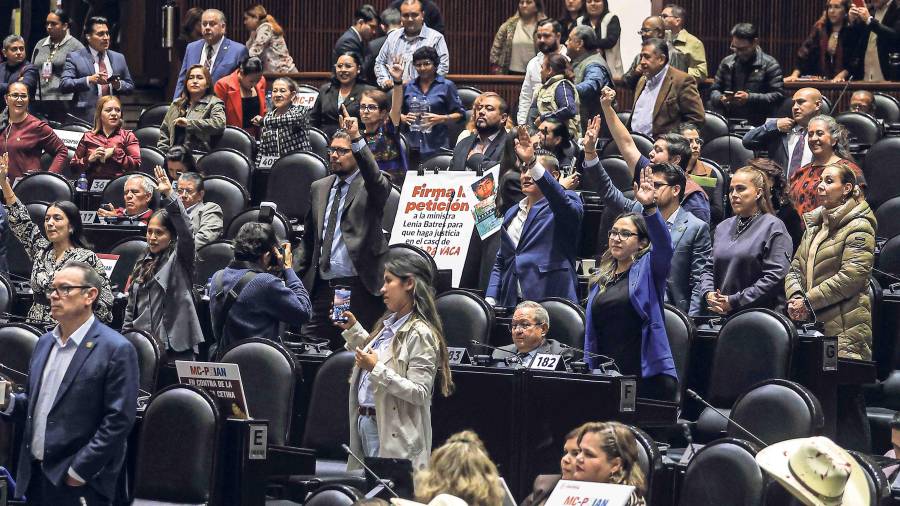 La Cámara de Diputados alista una bolsa de más de 208 millones de pesos para emitir los pagos correspondientes al fin de año de los diputados y senadores que pertenecen a la 66 Legislatura.