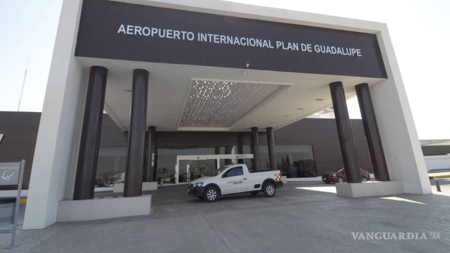 La Secretaría de Salud de Coahuila prevé instalar un módulo sanitario en aeropuertos del estado para monitorear a viajeros internacionales con síntomas, como parte de los protocolos especiales de vigilancia.