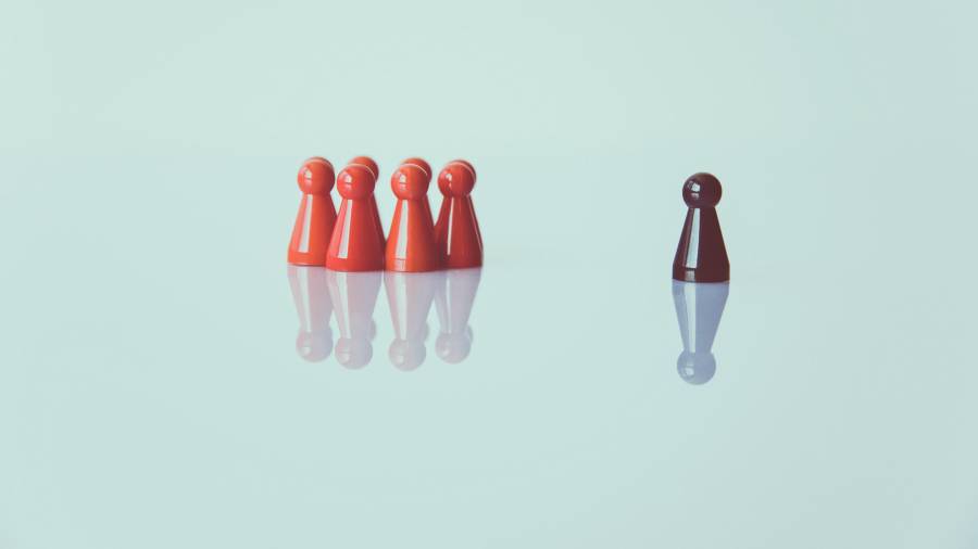 Además del género, hay casos de discriminación por edad, color de piel, rasgos físicos, la condición socioeconómica, entre otros motivos.