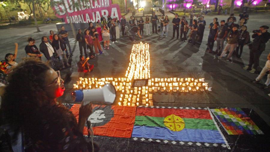 19/11/2024. En el marco del Encuentro Fotográfico México “EFM”, periodistas de diversos estados de la república hicieron una vigilia denominada “Honor y Gloria”, esto en memoria de periodistas asesinados.