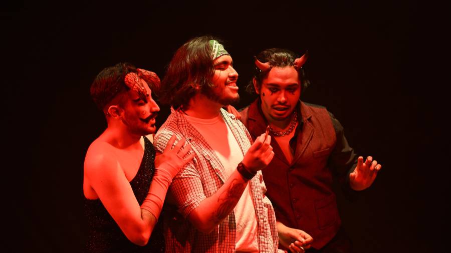 ‘En el último toque nos vamos’ llega a 100 representaciones con el legado de Ozcar Castañeda