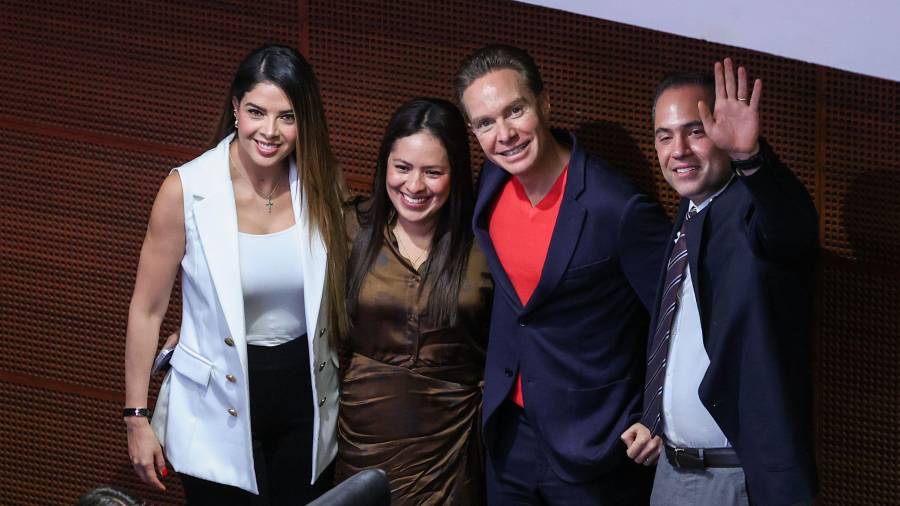 Manuel Velasco, coordinador del PVEM en el Senado, opinó que se tiene entre 90 y 95 por ciento de coincidencia con la enmienda electoral.