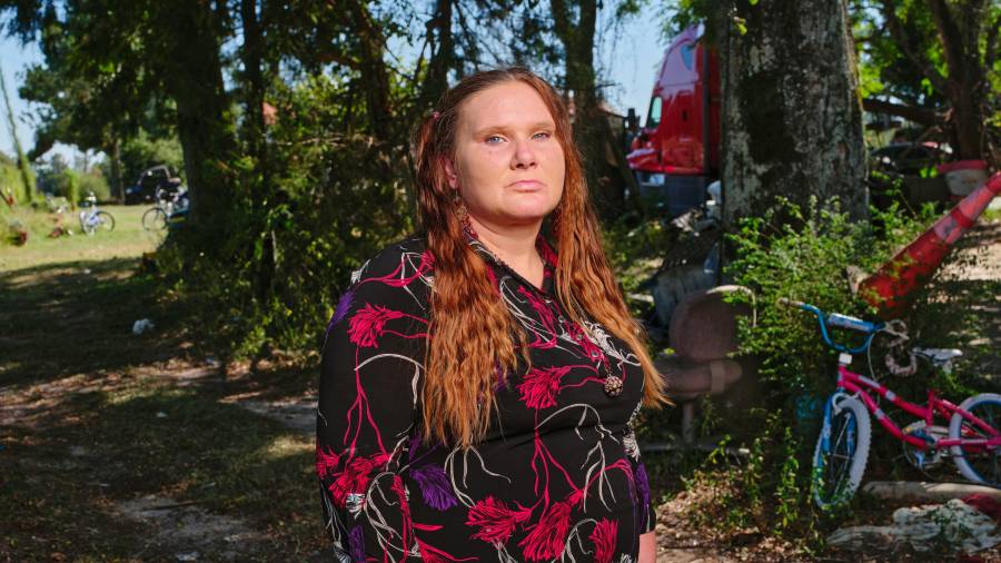 Laura Leigh Taylor, una agricultora de Georgia que afirma arrepentirse de haber votado por el presidente Donald Trump en 2024, aparece fotografiada el 29 de septiembre de 2026.
