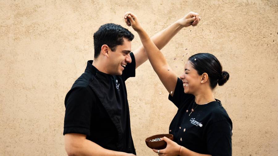 Los hermanos Cardona se esfuerzan cada día por dar el mejor plato.