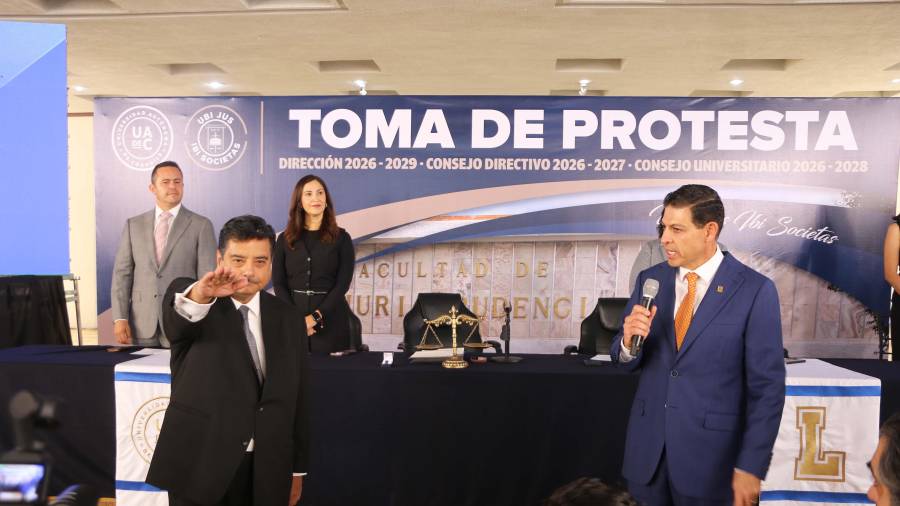Nájera Davis tomó protesta, al igual que el nuevo Consejo Directivo y Consejo Universitario.