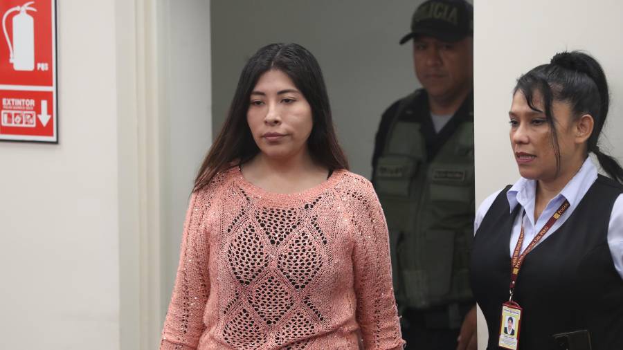 Betssy Chávez arribó a México tras recibir un salvoconducto de Perú, en medio del restablecimiento de relaciones diplomáticas entre ambos países.