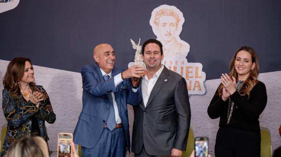 El productor y director saltillense Pedro Torres Castilla recibió la Presea Manuel Acuña 2025 el pasado 2 de diciembre.