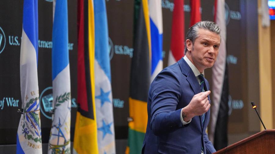 El secretario de Defensa, Pete Hegseth, habla en la Conferencia Anticarteles de las Américas, celebrada en el Comando Sur en Doral, Florida.
