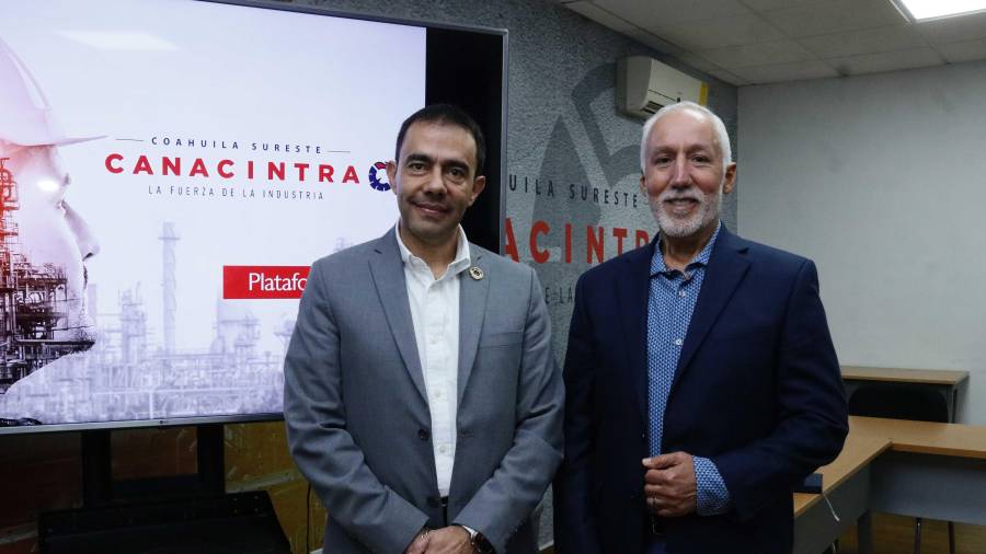 Reveles Márquez dijo que se busca que tengan un medio digital para postular sus productos y servicios. FOTO: