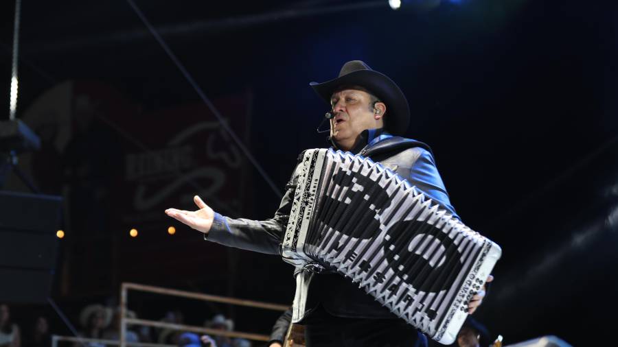 Grupo Pesado se presenta ‘Frente a Frente’ ante miles de seguidores en Saltillo