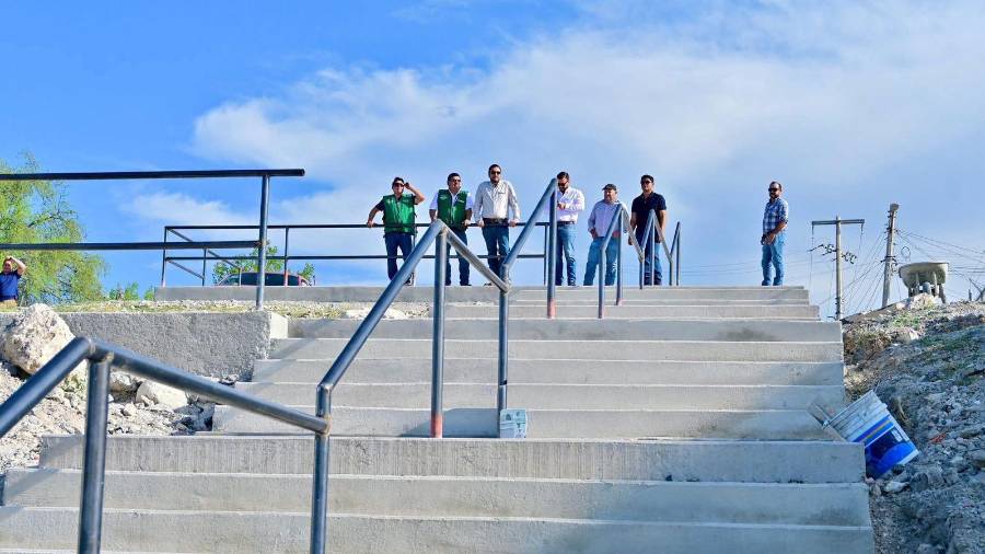 Autoridades municipales supervisan obras de pavimentación y rehabilitación en distintos sectores de la ciudad.