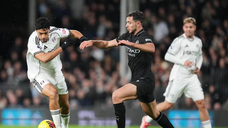 Raúl Jiménez ingresó en la segunda parte para fortalecer el ataque del Fulham.