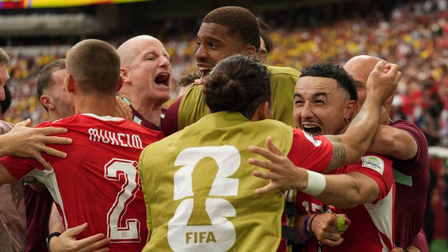 Los futbolistas suizos celebraron el pase a la siguiente ronda después de completar una tanda casi perfecta.
