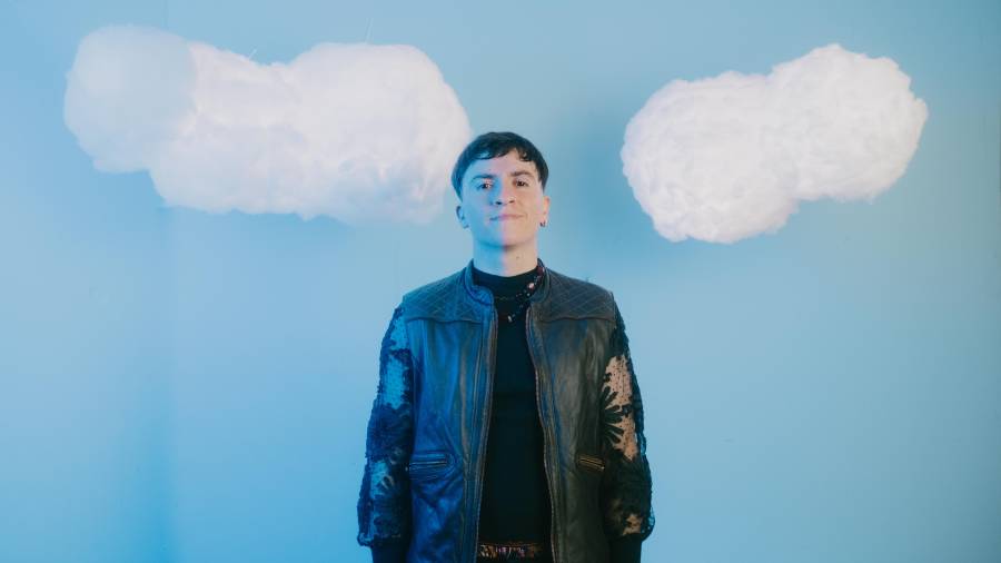 Música. De tocar en espacios urbanos a presentarse en festivales masivos, el artista regiomontano sigue fiel a sus raíces musicales.