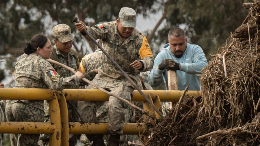 Continuó la búsqueda de personas desaparecidas en Maneadero, Ensenada, tras las lluvias provocadas por la tormenta Rachel.