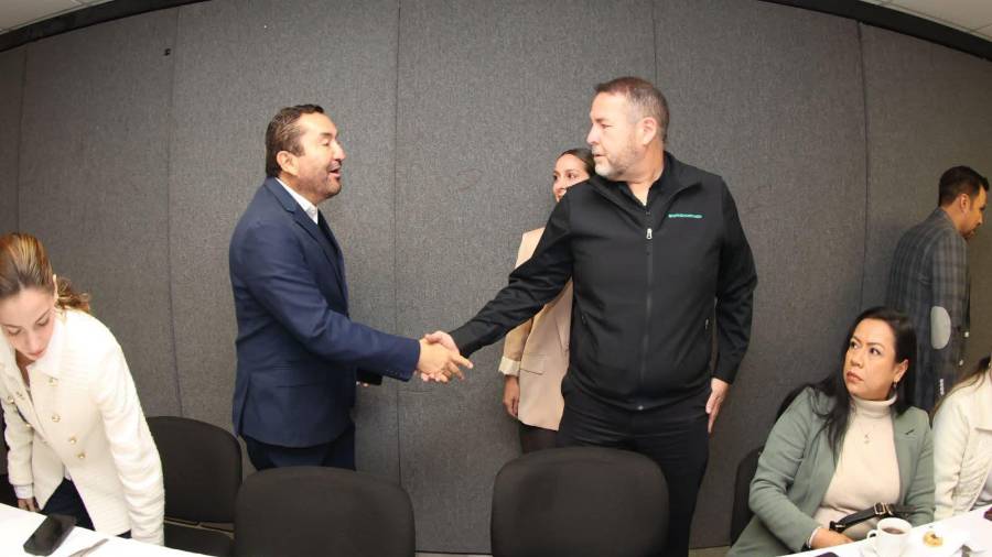 La participación de la universidad busca asegurar que la formación de los estudiantes responda a las demandas actuales del mercado.