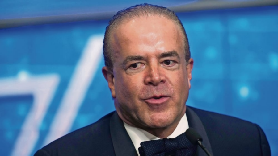 El empresario mexicano y dueño de la mitad del concurso de belleza Miss Universo, Raúl Rocha, sufrió un revés luego que un Tribunal Federal revocara la suspensión provisional que lo protegía.