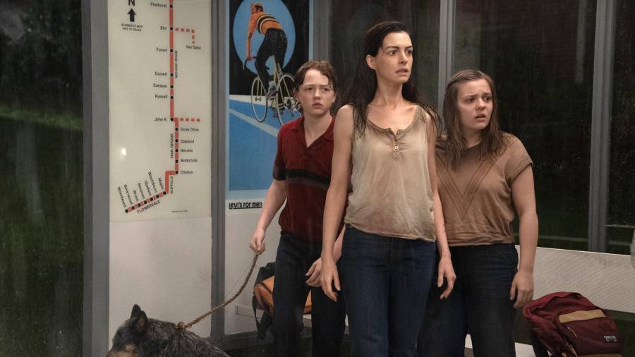 Apuesta. Anne Hathaway y Ewan McGregor encabezan el elenco de esta historia que lleva a una familia común a enfrentarse con criaturas prehistóricas.