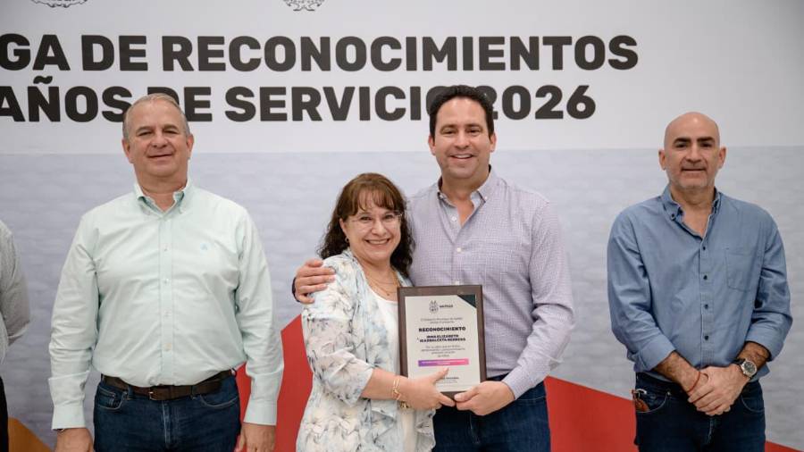 Javier Díaz encabezó la ceremonia junto a funcionarios municipales y representantes sindicales.
