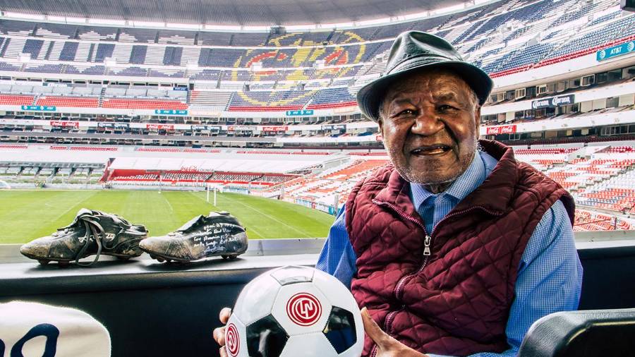 Arlindo fue partícipe en el primer partido en el Coloso, anotando el primer gol, así que se esperaría estuviera presente en la reinauguración.