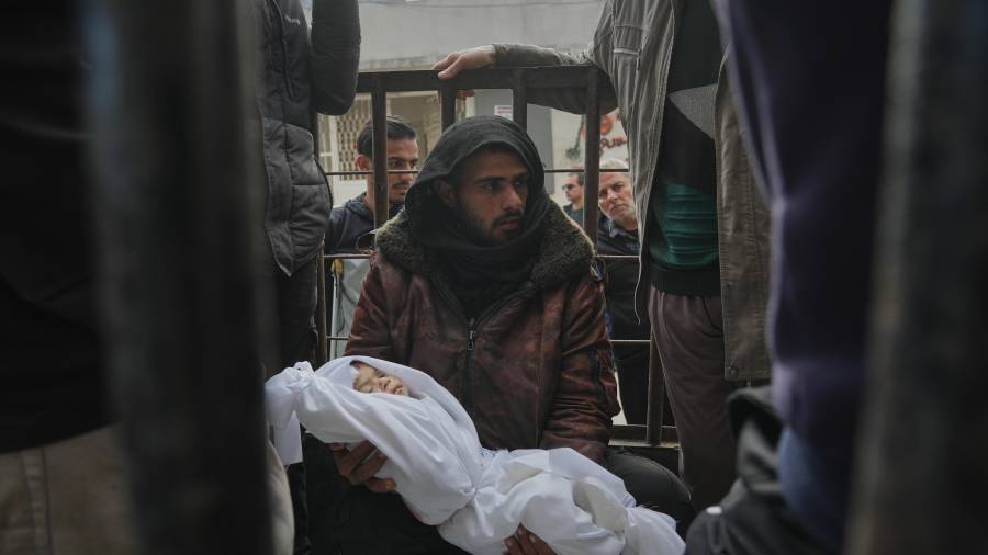 Los mortíferos ataques israelíes han interrumpido repetidamente la tregua desde que entró en vigor el 10 de octubre, lo que ha hecho que muchos en Gaza sientan que la guerra no ha cesado. FOTO: