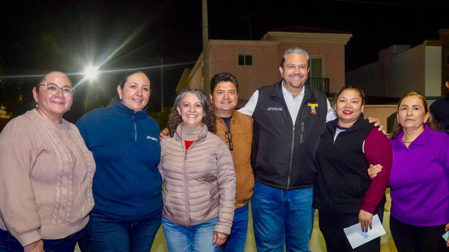 El alcalde Tomás Gutiérrez Merino dialogó con vecinos de Lomas del Valle para atender inquietudes y reforzar la cercanía con la comunidad.