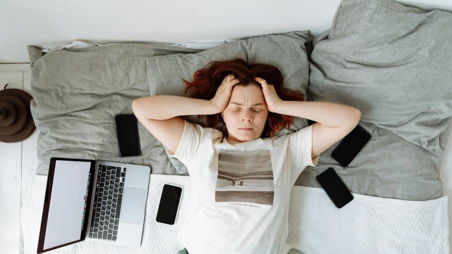 La adicción a los dispositivos electrónicos y el agotamiento frente a la hiperproductividad podrían estar detrás de los aislamientos voluntarios en el tiempo libre.