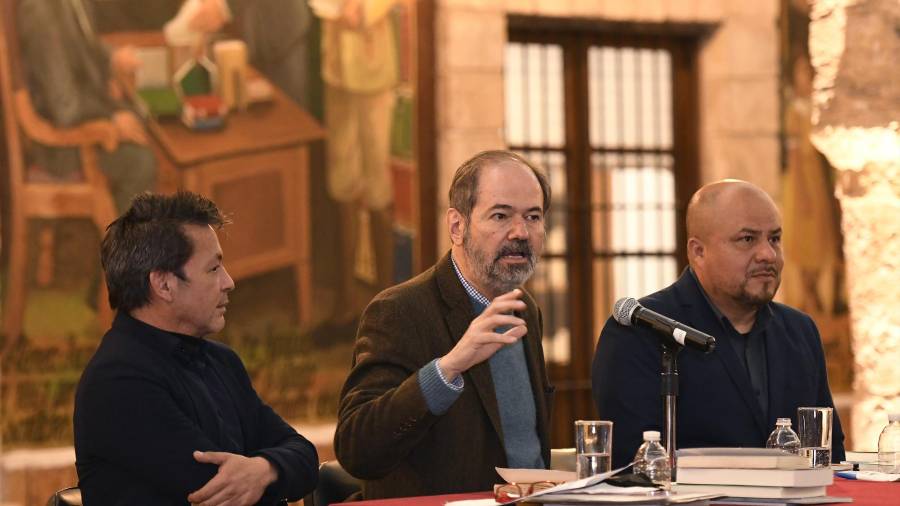 Saltillo, Coah. Mex. 08 de febrero del 2022 Charla La poesía desde la novela, encabezada por el escritor y periodista Juan Villoro, en compañía de Víctor Palomo y Alejandro Pérez Cervantes, en el centro Cultural Vito Alessio Robles, donde hablaron de sus obras literarias que tienen como protagonistas poetas históricos mexicanos.