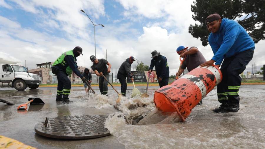 Intensifica Saltillo labores de desazolve y atención de vialidades