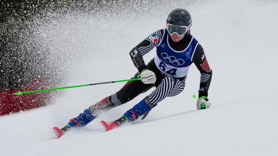 El circuito de Stelvio se volvió peligroso por el clima, obligando a la retirada de 50 de 96 competidores.