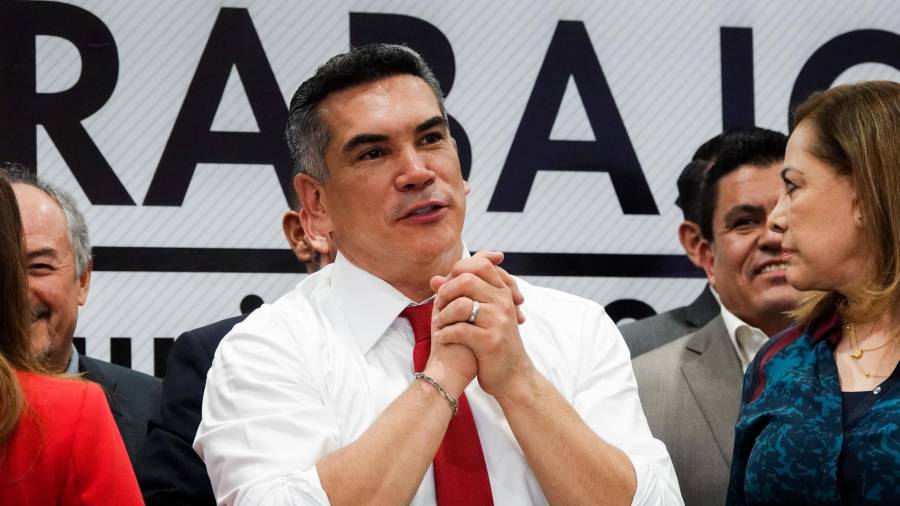 En el ojo del huracán, Alito lanzó la iniciativa.