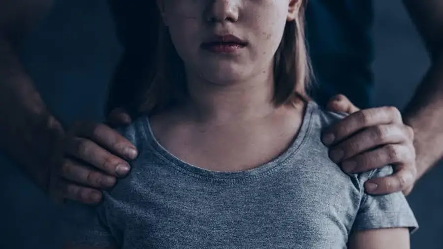 La NOM-046 establece protocolos para prevenir, detectar y atender la violencia sexual.